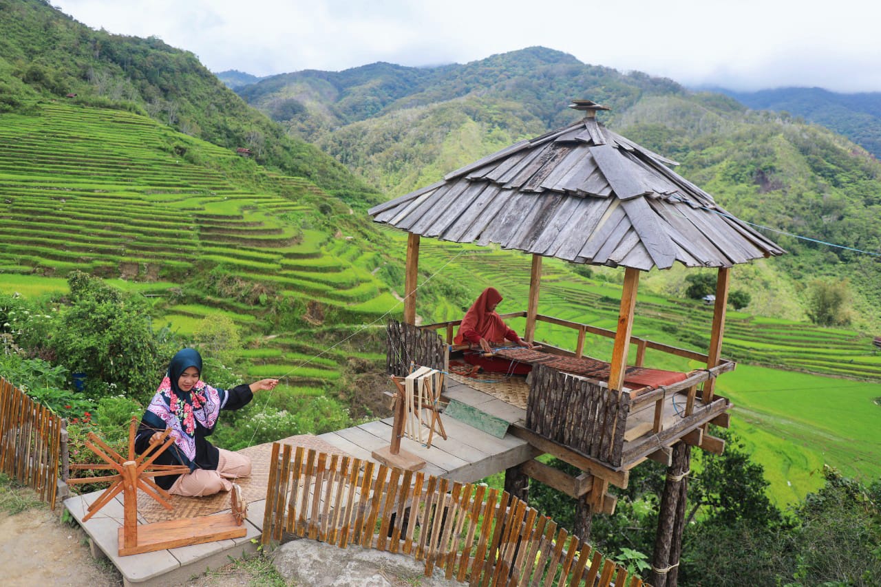 KAMPUNG TENUN RONGKONG