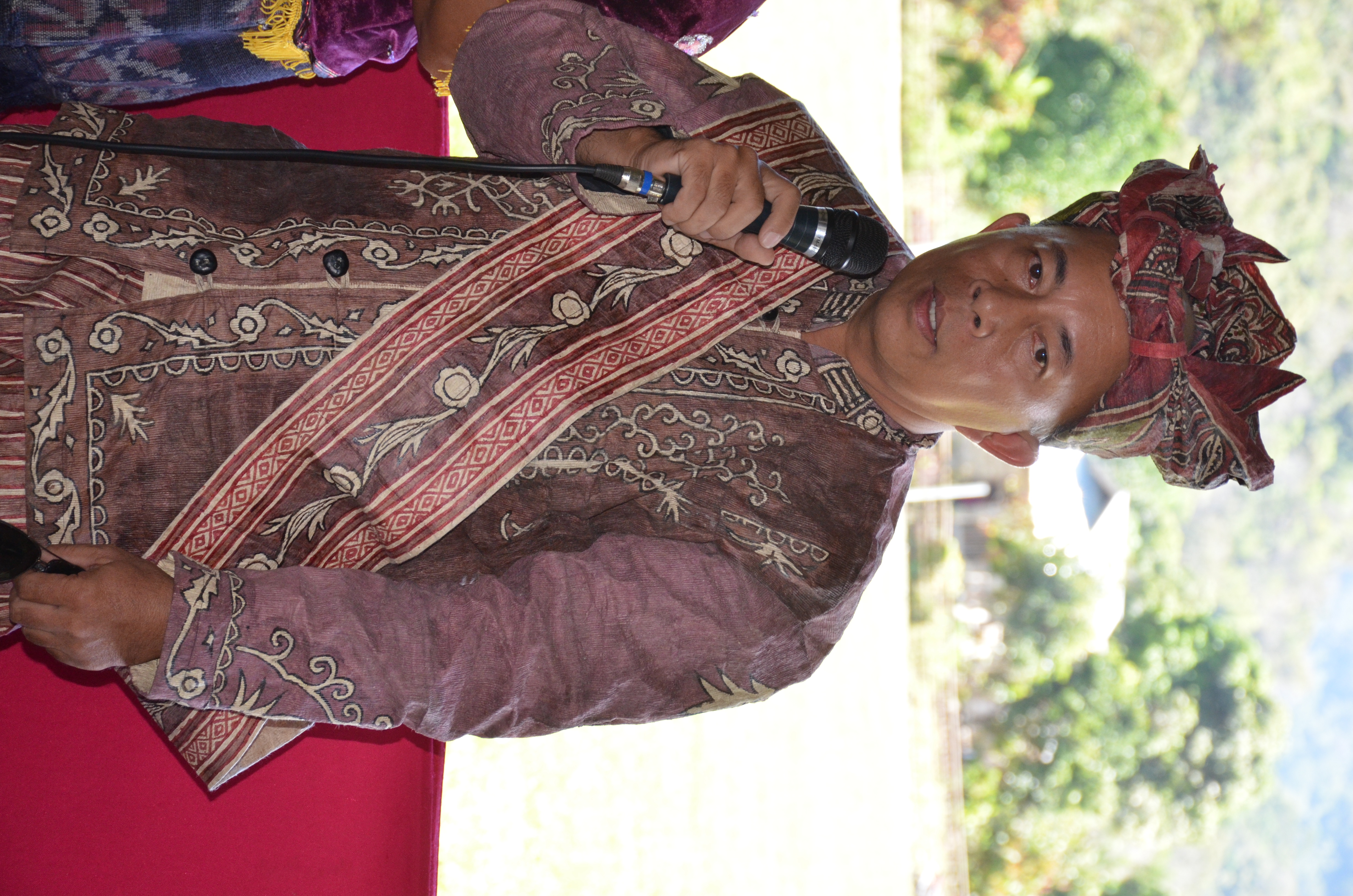 PAKAIAN KULIT KAYU RAMPI