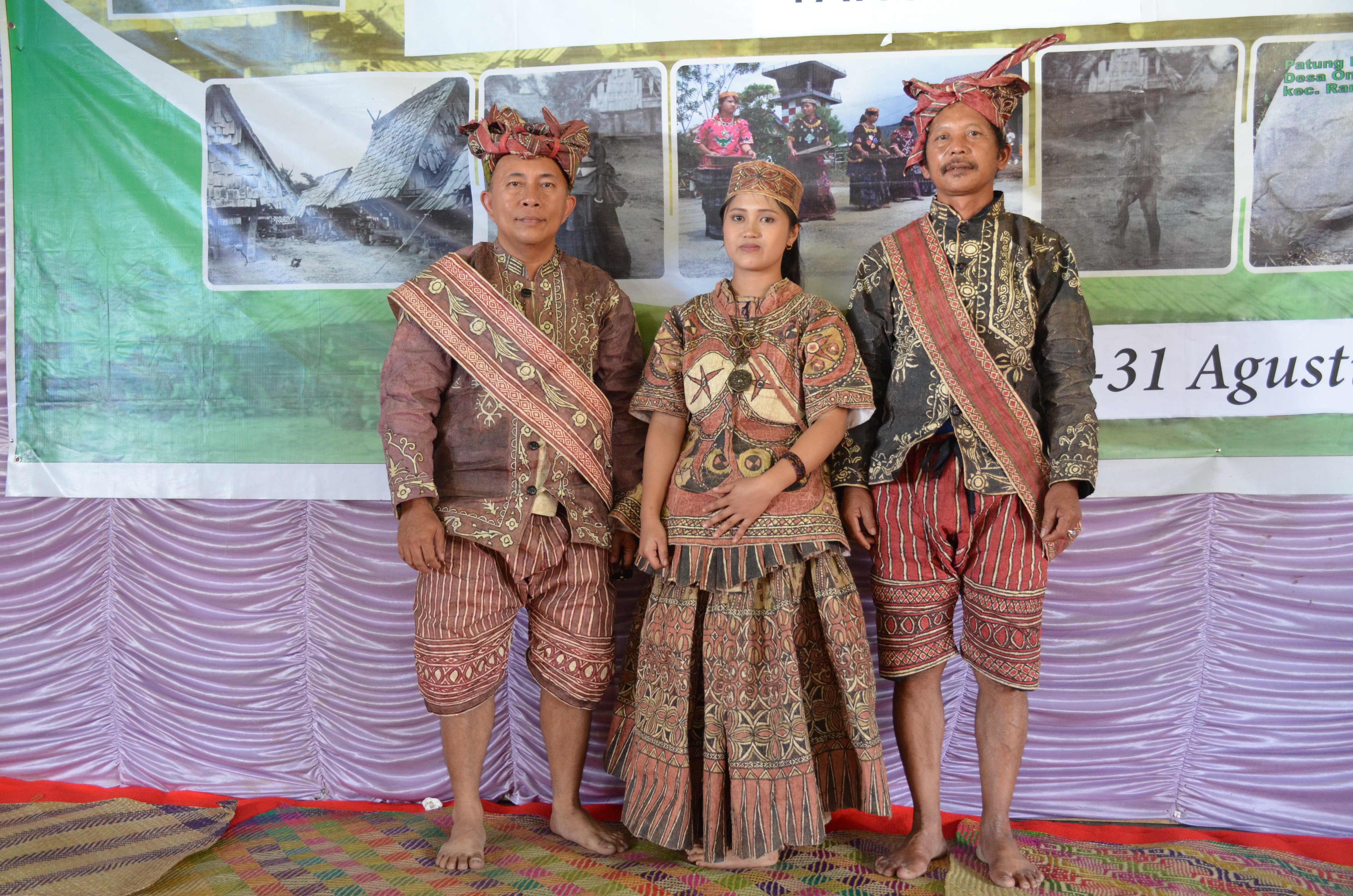 PAKAIAN KULIT KAYU RAMPI